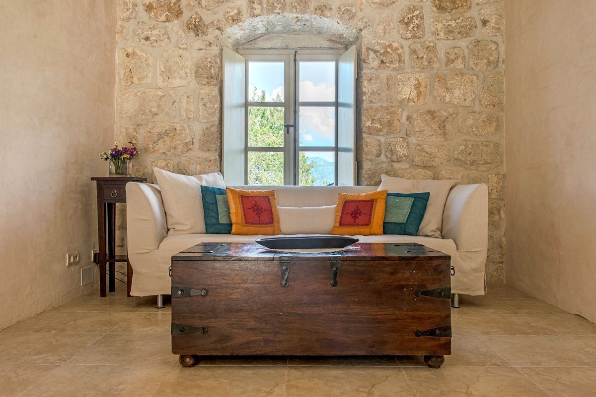 Een televisie en een dvd-speler