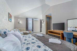 6 habitaciones, tabla de planchar con plancha, internet y ropa de cama 