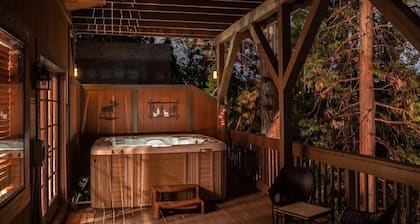Cheerful 4-Bedroom Cabin with Hot Tub