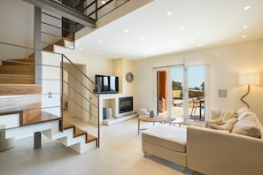 Smart TV, fireplace, Netflix, streaming services