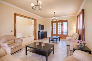 Lecteur de DVD, table de tennis de table