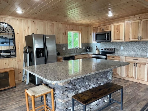 Crestview-Spectacular 3 bed 3 bath 5 min to slopes