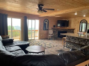 Smart TV, fireplace, books - Crestview-Spectacular 3 bed 3 bath 5 min to slopes (Banner Elk)