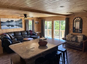 Smart-TV, Kamin, Bücher