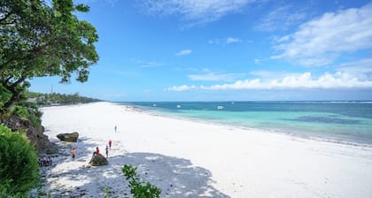 Diani Kanza - A Lovely Curated 2bedroom Sea-View Condo