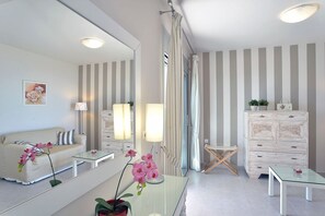 Televisio, takka, videopelejä, DVD-soitin