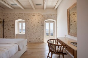 4 bedrooms, iron/ironing board, travel crib, free internet