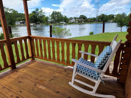 Cozy Cabin on the ICW Waterfront. Book your Spring and Summer vacations now!