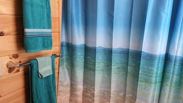 Combined shower/tub, towels, soap, shampoo