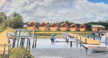 Cabin: Lower Winter prices! Snowbirds Welcome! Bring your boat for fall fishing