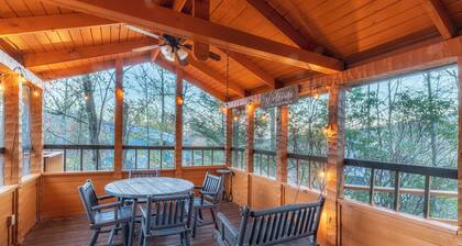 Real Log Cabin W/ ⛰Amazing Views⛰, Hot Tub, Sauna, Games