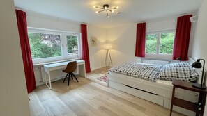 5 chambres, bureau, fer et planche à repasser, accès au Wi-Fi (inclus)