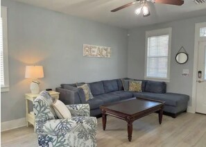 Smart TV, libri, impianto stereo