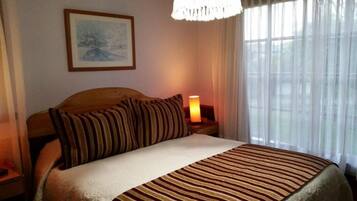 Economy Bungalow | Premium bedding, down comforters, bed sheets