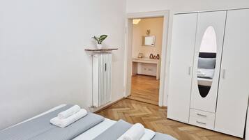 2 bedrooms, desk, iron/ironing board, WiFi