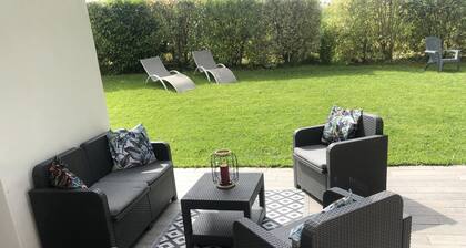 Quiet villa between sea and mountains