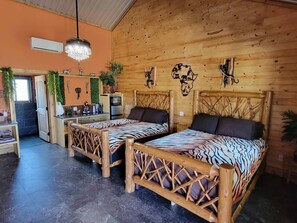 Bureau, accès au Wi-Fi (inclus), literie fournie