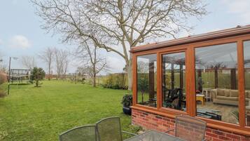 รับประทานอาหารกลางแจ้ง