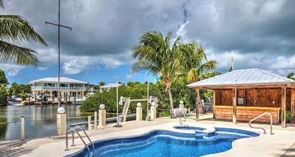 Waterfront - 5 BR, 4 Full Bath, Pool, 80' Dock, Ample Parking, Tiki Hut, Jacuzzi