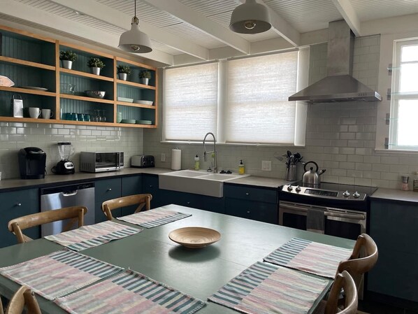 Kühlschrank, Ofen, Herdplatte, Geschirrspüler