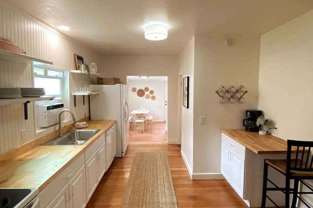 Cozy 3 Bedroom Home with Patio and Grill
