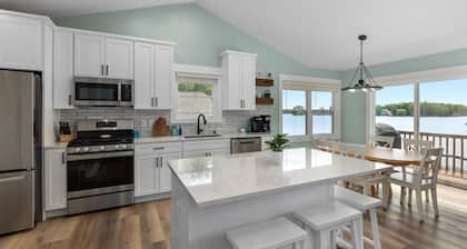 Hot Tub - Remodeled Canadian Lakes lakefront home with breathtaking sunsets!