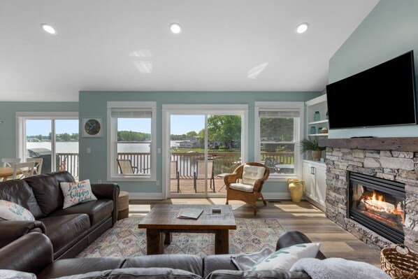 Smart TV, fireplace, books