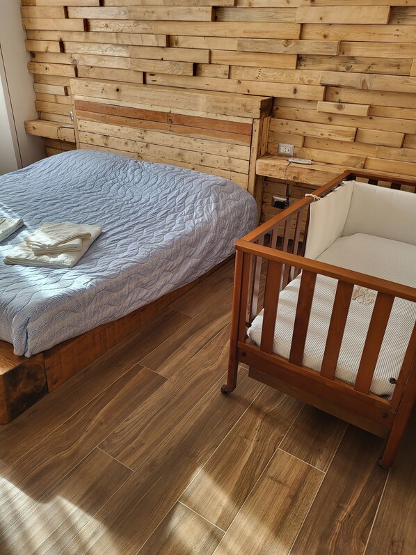 2 bedrooms, in-room safe, desk, iron/ironing board