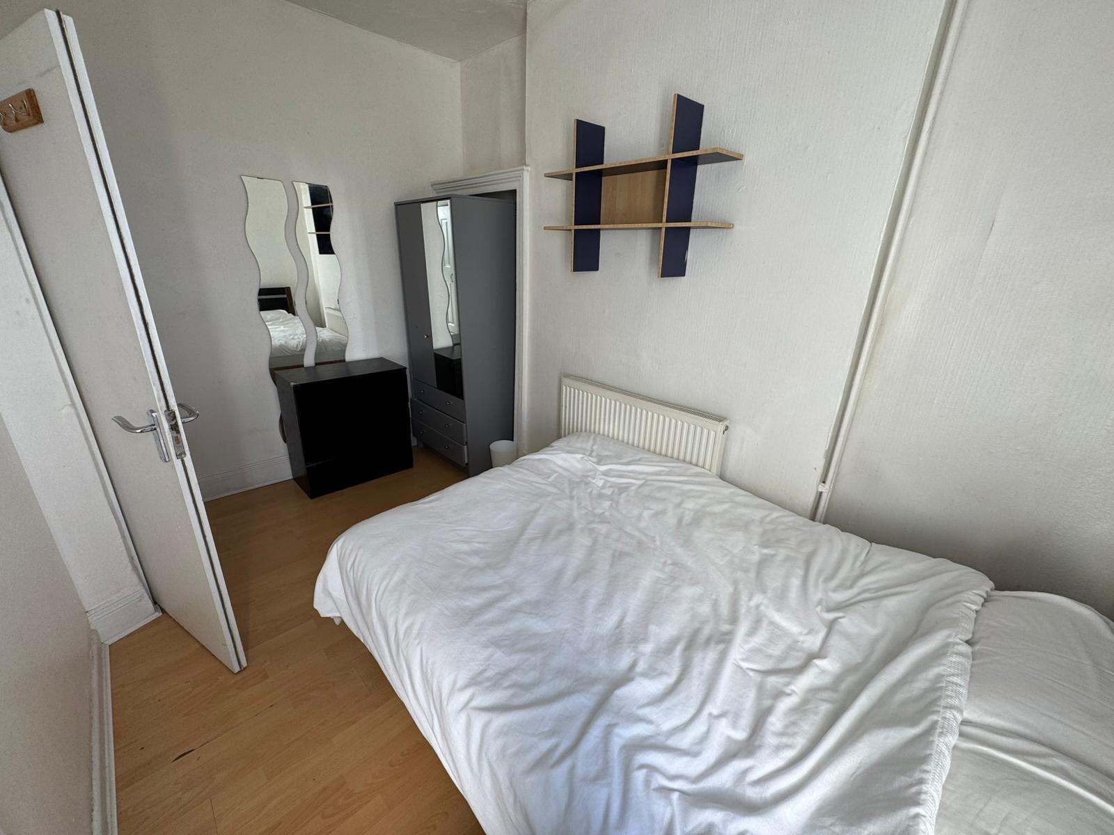 2 kamar tidur, setrika/meja setrika, Wi-Fi gratis, dan seprai linen