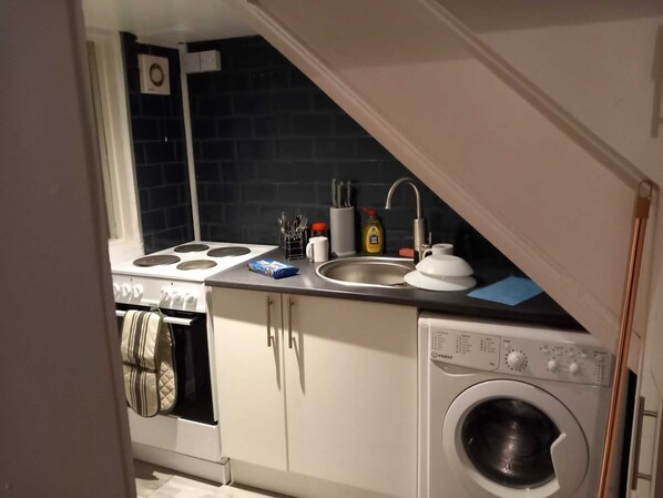 Bathroom - 2 Bed Flat - Sleeps 3 - Parking - Wifi (Newport)
