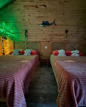 1 bedroom, desk, free WiFi, bed sheets - Margaritaville Cabana at Tipsy Toad Retreat (Boyd)