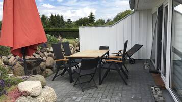 屋外ダイニングエリア