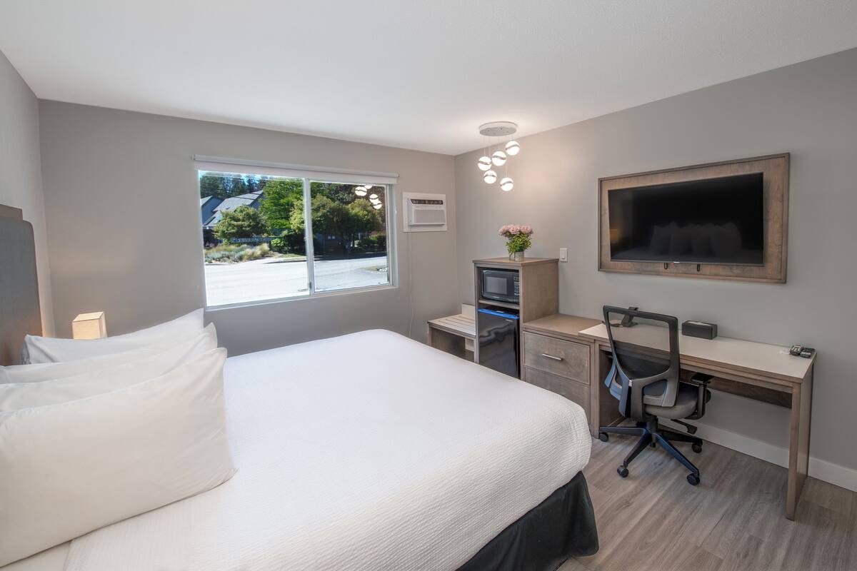 Habitación estándar, 1 cama Queen size, vista al jardín | Sábanas de algodón egipcio y ropa de cama de alta calidad