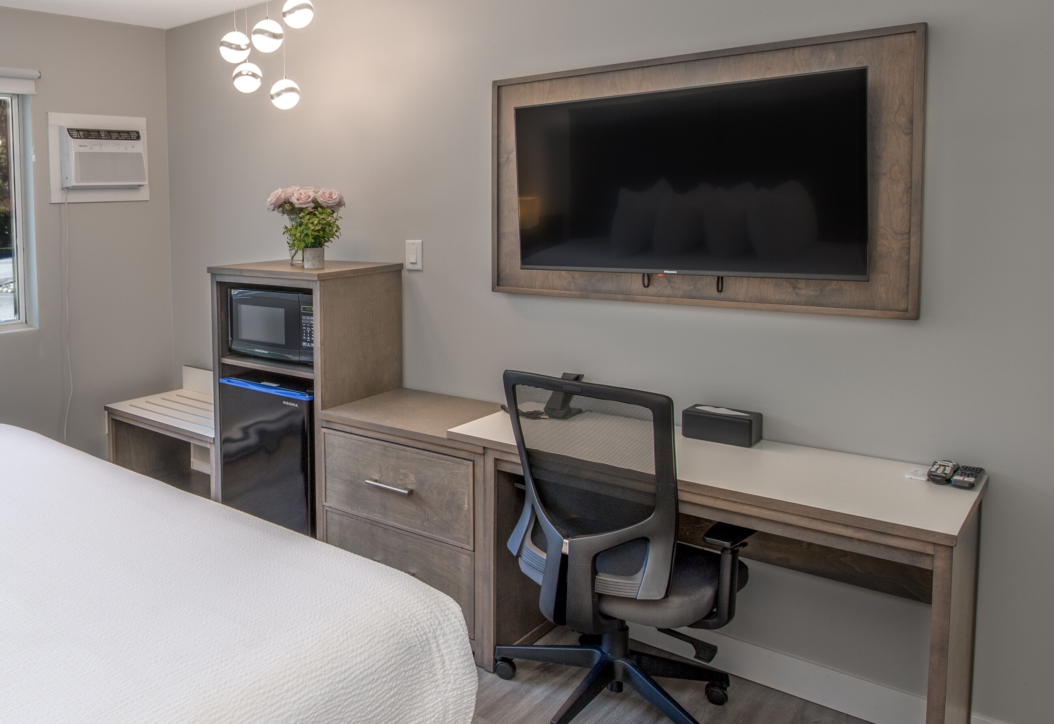  Courtyard View Queen Room | Egyptian cotton sheets, premium bedding, pillowtop beds, desk