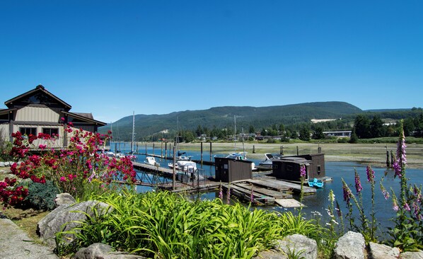 Exterior - The Spot at Porpoise Bay (Sechelt)