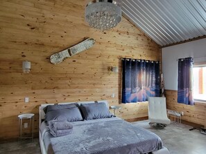 1 bedroom, desk, free WiFi, bed sheets