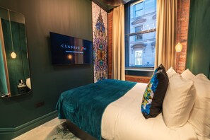 Roupas de cama premium, frigobar, cofres nos quartos, escrivaninha