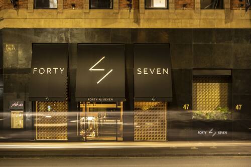 Vista frontal de la propiedad