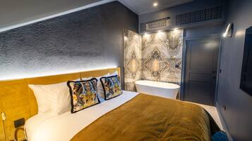 Signature Duplex | Premium bedding, minibar, in-room safe, desk