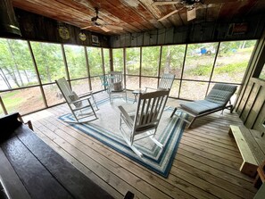 Interior - Paradise Cove: Pet friendly, Lakefront, EV Charging, Kayaks, Boat Slip, Fire pit (Sparta)