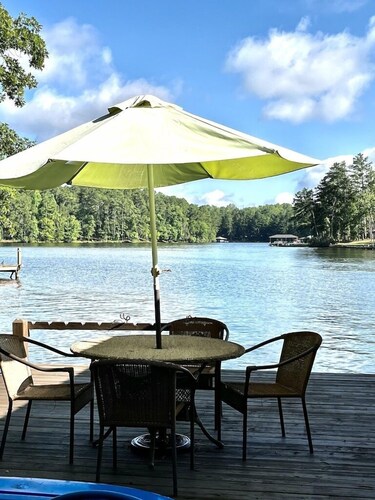 Lakefront, Pet friendly, EV Charging, Kayaks, Pontoon Boat available, Boat Slip
