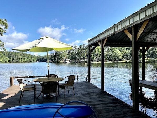 Outdoor dining - Lakefront, Pet friendly, EV Charging, Kayaks, Pontoon Boat available, Boat Slip (Sparta)