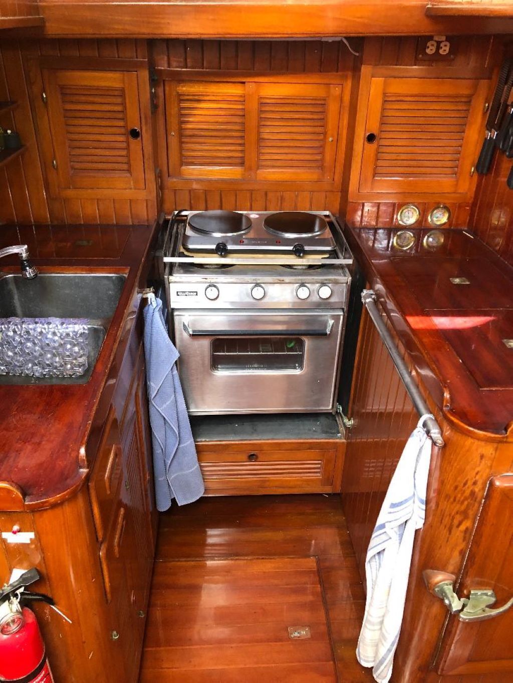 雪櫃、爐具、咖啡機/沖茶器、電熱水壺