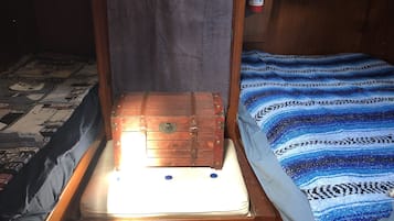 2 quartos, cofres nos quartos, escrivaninha, Wi-Fi de cortesia