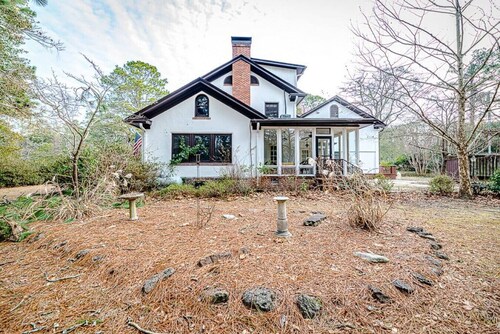 Upstairs at the Estate - Across from SP Golf Club