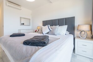 2 habitaciones, tabla de planchar con plancha y wifi gratis 