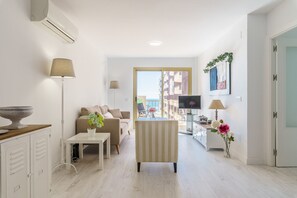 TV - MalagaSuite Living Coast Fuengirola (Fuengirola)