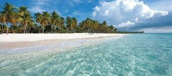 NEW Luxury Penthouse with Jacuzzi and BBQ!