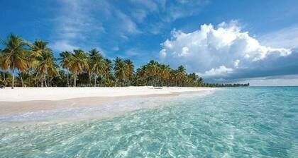 NEW Luxury Penthouse with Jacuzzi and BBQ!