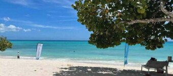 NEW Luxury Penthouse with Jacuzzi and BBQ!